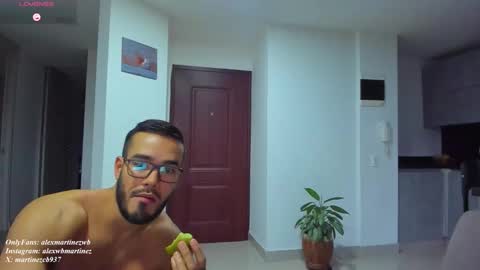 Snapshot of alexander_martines chatting on September 11, 2025, 10:43 pm Onlyfansalexmartinezwb  Instagram alexwbmartinez  Twitter martinezcb937 online show from September 11, 2025, 10:43 pm