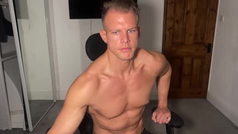 Snapshot of alexandersteelmuscle chatting on October 24, 2025, 6:59 pm Alexander Steel online show from October 24, 2025, 6:59 pm