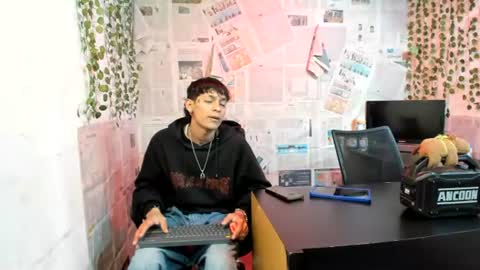 Snapshot of alexandluke1 chatting on July 18, 2026, 1:37 pm chicos hot online show from July 18, 2026, 1:37 pm
