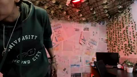 Snapshot of alexandluke1 chatting on July 21, 2026, 1:35 pm chicos hot online show from July 21, 2026, 1:35 pm