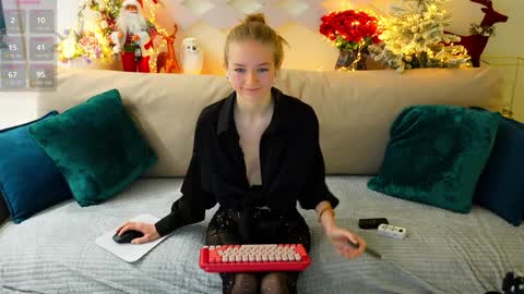Alexandra Demore online show from December 22, 2024, 9:42 pm