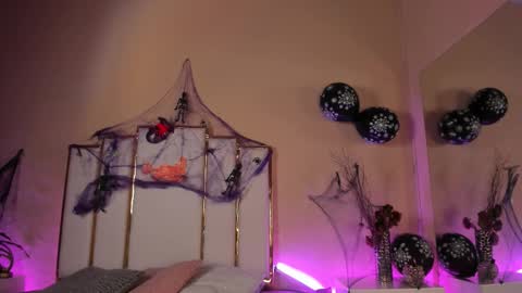 alexandraa_gomez online show from October 18, 2025, 8:09 pm