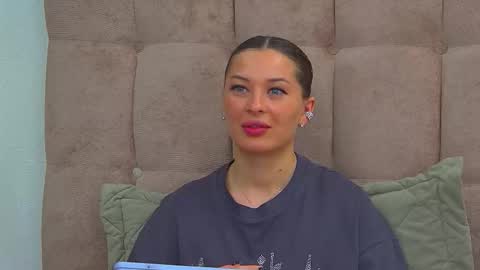 AlexandraBloom online show from March 16, 2026, 5:44 am