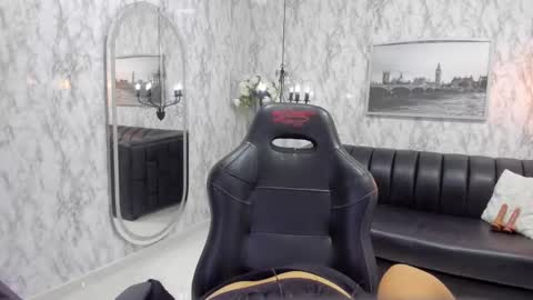 Alexandra Milff  online show from November 7, 2025, 3:17 am