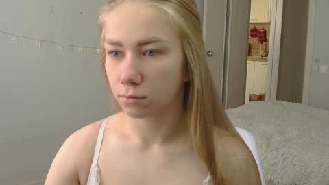 Snapshot of alexarti chatting on October 12, 2025, 5:17 am Alex online show from October 12, 2025, 5:17 am