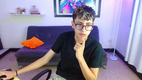 Snapshot of alexcum_18 chatting on April 14, 2026, 2:01 pm alex online show from April 14, 2026, 2:01 pm