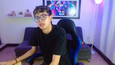 Snapshot of alexcum_18 chatting on May 2, 2026, 2:33 pm alex online show from May 2, 2026, 2:33 pm
