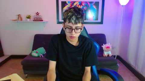 Snapshot of alexcum_18 chatting on May 15, 2026, 2:13 pm alex online show from May 15, 2026, 2:13 pm