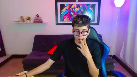 Snapshot of alexcum_18 chatting on May 19, 2026, 2:01 pm alex online show from May 19, 2026, 2:01 pm