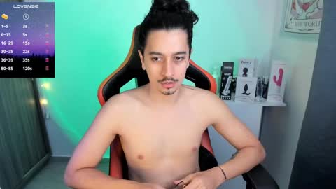 alexfloreszzz online show from March 12, 2025, 12:36 pm