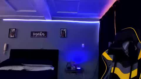 alexgiraldo__ online show from September 19, 2025, 2:51 pm