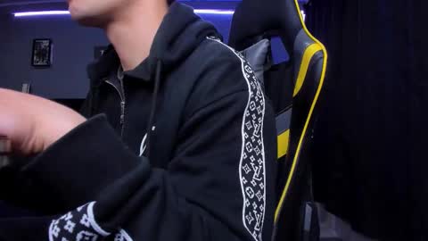 alexgiraldo__ online show from October 24, 2025, 9:38 am