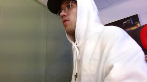 Snapshot of alexgiraldo__ chatting on May 24, 2026, 11:37 am alexgiraldo__ online show from May 24, 2026, 11:37 am