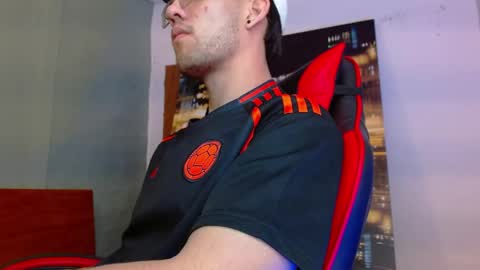 Snapshot of alexgiraldo__ chatting on June 2, 2026, 2:02 am alexgiraldo__ online show from June 2, 2026, 2:02 am