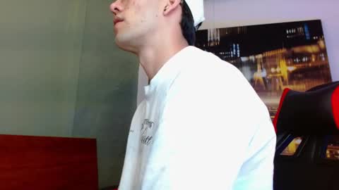Snapshot of alexgiraldo__ chatting on June 10, 2026, 12:55 am alexgiraldo__ online show from June 10, 2026, 12:55 am