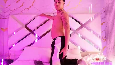 Alexis Castillo  online show from April 26, 2026, 1:58 am