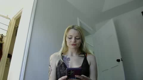 alexisafterdarkx online show from June 20, 2026, 8:33 pm