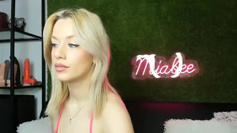 alexisbanx online show from May 6, 2026, 3:17 pm