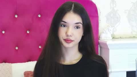 alexisdevine online show from June 18, 2026, 4:24 am