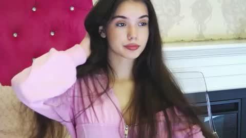 alexisdevine online show from June 26, 2026, 4:39 am