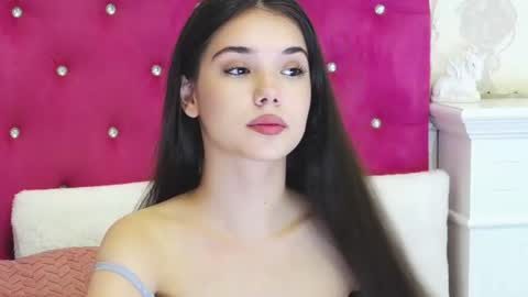alexisdevine online show from July 7, 2026, 7:23 am