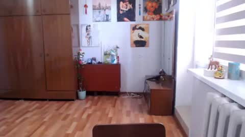 AlexisMillers online show from June 13, 2026, 12:36 pm