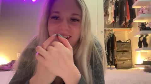 alexispaige06 online show from April 24, 2026, 1:46 pm