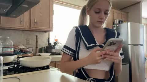 alexispaige06 online show from June 12, 2026, 5:23 pm