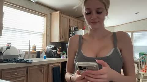 alexispaige06 online show from June 14, 2026, 4:09 pm