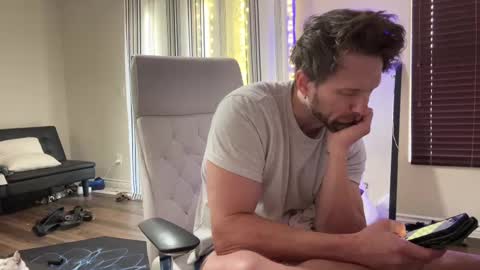 Snapshot of alexmanndickerson chatting on October 1, 2025, 4:02 pm Alex Mann online show from October 1, 2025, 4:02 pm