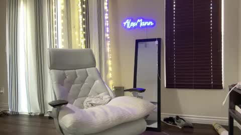 Snapshot of alexmanndickerson chatting on October 2, 2025, 4:14 pm Alex Mann online show from October 2, 2025, 4:14 pm