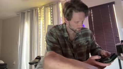 Snapshot of alexmanndickerson chatting on October 17, 2025, 3:58 pm Alex Mann online show from October 17, 2025, 3:58 pm