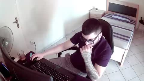 Snapshot of alexthepro00 chatting on June 19, 2026, 1:04 pm alexthepro00 online show from June 19, 2026, 1:04 pm