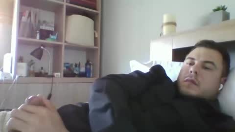 alexxro20 online show from April 16, 2026, 12:17 pm