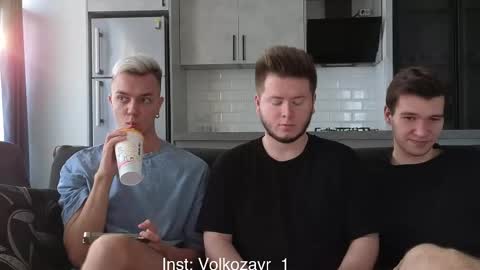 Snapshot of alexxx_d chatting on October 12, 2025, 1:21 pm AlexDimaIgor online show from October 12, 2025, 1:21 pm