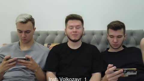 Snapshot of alexxx_d chatting on October 26, 2025, 2:12 pm AlexDimaIgor online show from October 26, 2025, 2:12 pm