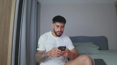 Snapshot of alexxxmachine chatting on October 26, 2025, 10:58 pm Alex   freelance model  instagram alex b229 online show from October 26, 2025, 10:58 pm