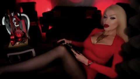 Snapshot of alfa_female chatting on October 11, 2025, 7:18 am AlfaFemale online show from October 11, 2025, 7:18 am