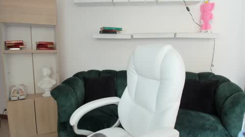 Alice online show from December 11, 2024, 5:04 pm