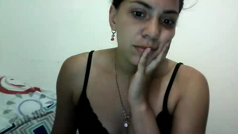 alice327834 online show from June 1, 2026, 9:49 pm