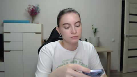 Alice online show from November 2, 2025, 8:00 pm