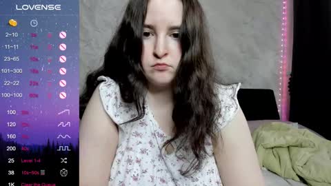 Snapshot of alice_allens chatting on October 6, 2025, 1:19 pm Alice online show from October 6, 2025, 1:19 pm