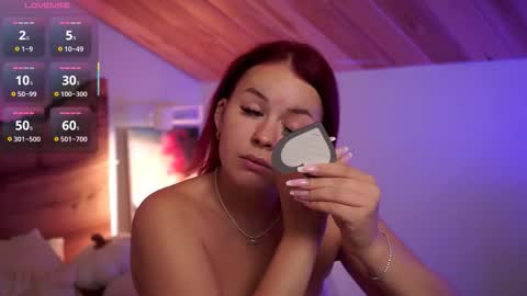 Snapshot of alice_bess chatting on October 1, 2025, 9:15 am Alice.....Welcome to my room Lets get to know each other better and have an unforgettable time online show from October 1, 2025, 9:15 am