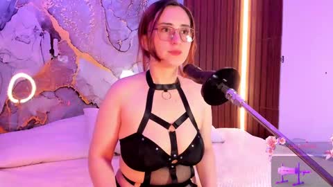 Snapshot of alice_cute77 chatting on September 12, 2025, 4:23 am Mey online show from September 12, 2025, 4:23 am