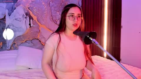 Snapshot of alice_cute77 chatting on October 7, 2025, 2:42 am Mey online show from October 7, 2025, 2:42 am