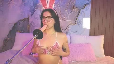 Mey online show from June 22, 2026, 2:25 pm