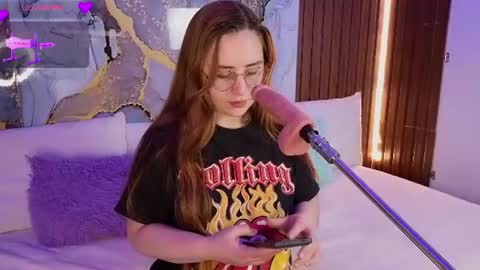 Mey online show from July 14, 2026, 3:44 am