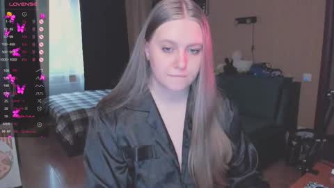 Snapshot of alice_dreamgirl_ chatting on November 5, 2025, 12:05 pm Alice 3 online show from November 5, 2025, 12:05 pm