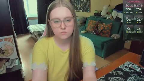 Snapshot of alice_dreamgirl_ chatting on May 11, 2026, 2:45 pm Alice 3 online show from May 11, 2026, 2:45 pm