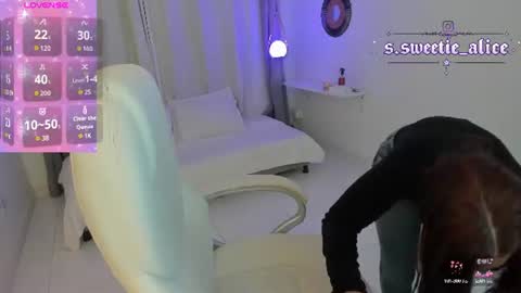 alice_elare online show from July 19, 2026, 4:49 am